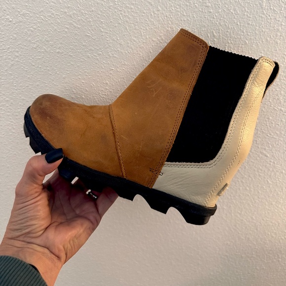 Women’s Sorel Joan Of Arctic Wedge II Chelsea Boot - Picture 1 of 8